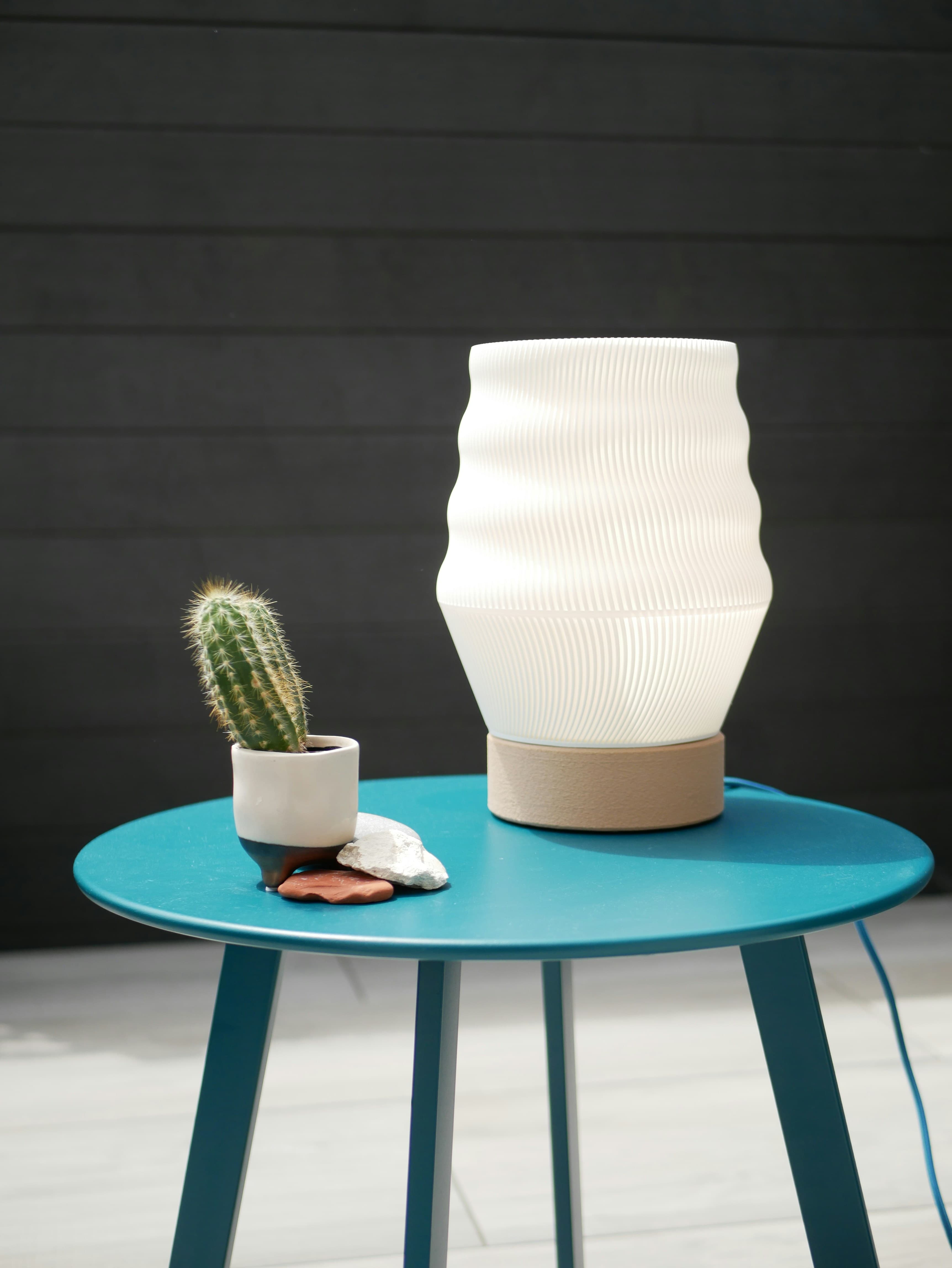 3D printed minimalist lamp